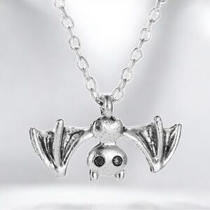 🆕 Cute Silver Bat Halloween Fashion Necklace